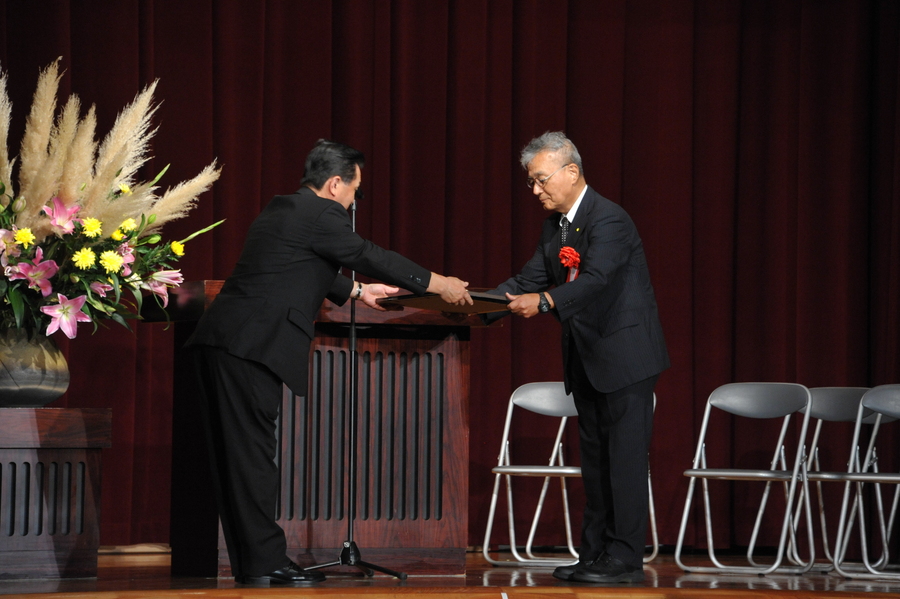 文化史編集功労者　吉尾寛さんに感謝状の贈呈